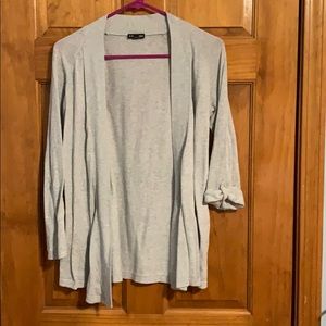 Sleeve roll up or can stay down